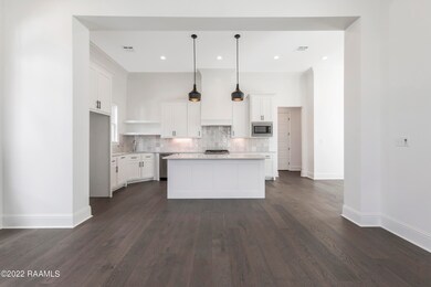 404Dunvegan-30