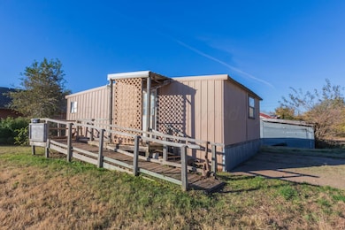605 & 607 N Wall St, Shamrock, TX 79079 - photo 2