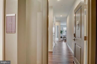 21914 Hawksbill High Cir unit 30403, Sterling, VA 20164 - photo 2