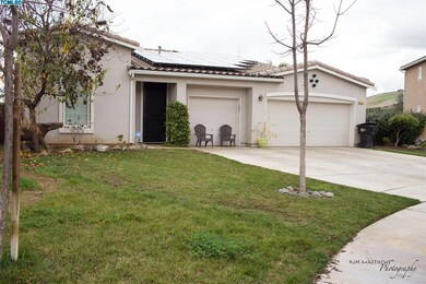 643 N Maurer St, Porterville, CA 93257 - photo 2