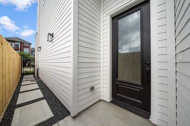 611 W 27th St, Houston, TX 77008 - photo 4