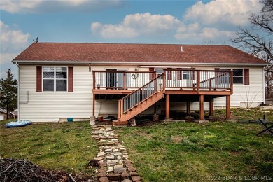 Spacious deck to view the lake activity!