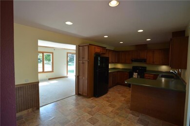 3414 Douglas Ln, Eau Claire, WI 54703 - photo 2