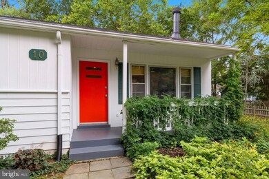 10 Center St, Washington Grove, MD 20880 - photo 2