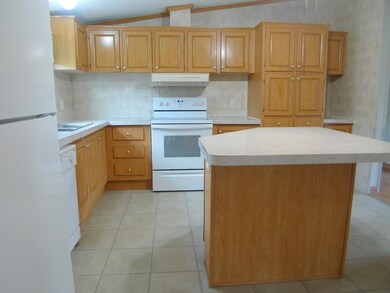 249 S Main St, Seabrook, NH 03874 - photo 6