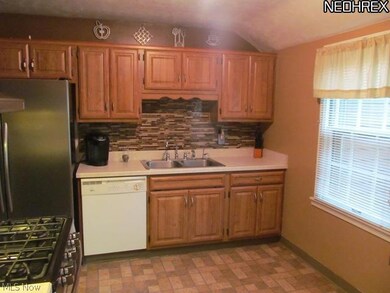 613 Lindberg Blvd, Berea, OH 44017 - photo 2