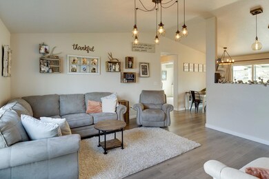 Entry/Living Room
