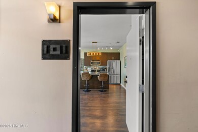 314DavisSt101-13