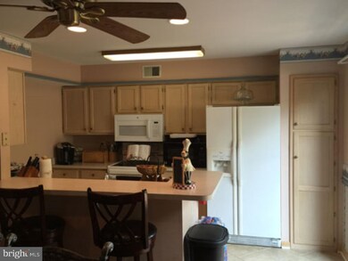 1802 Coventry Pointe Ln, Pottstown, PA 19465 - photo 5