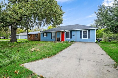 312 Smith St, Bonham, TX 75418 - photo 3