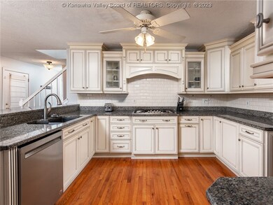 322 Lisa Jo St, Scott Depot, WV 25560 - photo 4