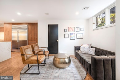 283 Locust St, Philadelphia, PA 19106 - photo 6