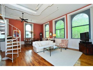 Interior Space/Layout. Charming warmth and awesome
