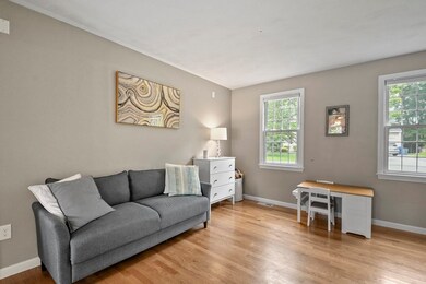 8 Eseks Cir, South Grafton, MA 01560 - photo 5