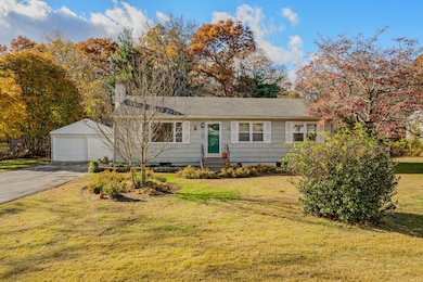 7 Harvard Rd, Gales Ferry, CT 06335 - photo 2