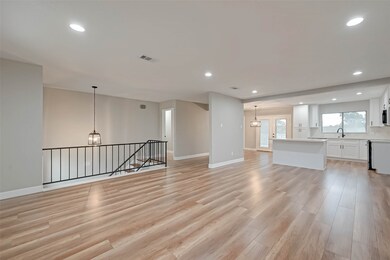 309 E Castle Harbour Dr, Friendswood, TX 77546 - photo 7