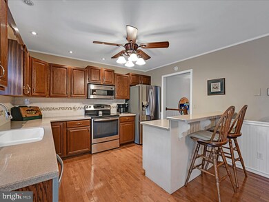 220 E Carpenter Ave, Myerstown, PA 17067 - photo 7