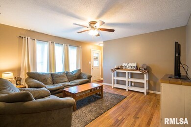 2420 W 38th Place, Davenport, IA 52806 - photo 2