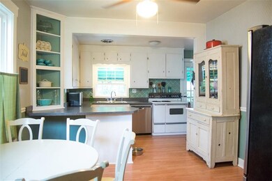 Eat-in Kitchen