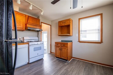 5353 Thomas St, Maple Heights, OH 44137 - photo 7