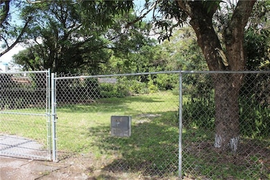 825 NE 149th St, North Miami, FL 33161 - photo 5