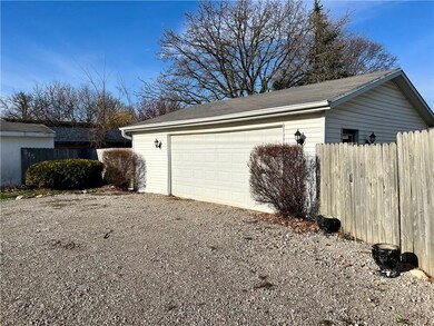 515 S 8th Ave W, Newton, IA 50208 - photo 4