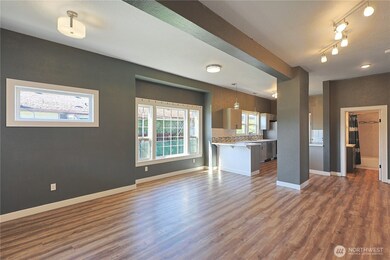 277 SW Lewis St, Chehalis, WA 98532 - photo 2