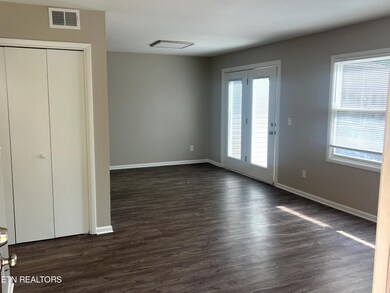 500 Pilgrim Ct unit B, Johnson City, TN 37601 - photo 4