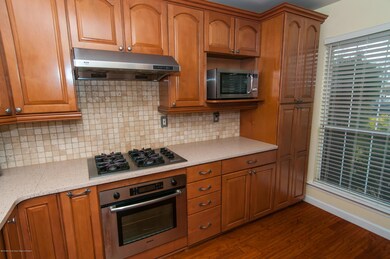 9 Glen Oaks Ct, Old Bridge, NJ 08857 - photo 6