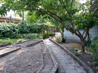 927 Mayfair Ln, Grants Pass, OR 97527 - photo 5