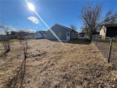 707 Trotter St, Thomasville, NC 27360 - photo 3