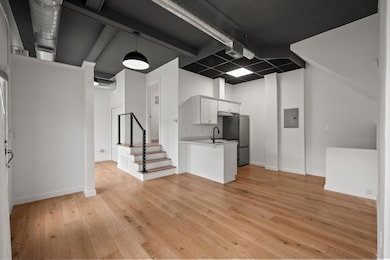 435 N Washington Ave, Royal Oak, MI 48067 - photo 2