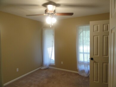 1638 Lakeview Dr 004