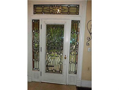 Entry/Foyer.