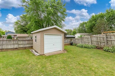 1615 W 49th St, Davenport, IA 52806 - photo 2