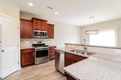 27 Thimbleberry Cir, Clayton, NC 27527 - photo 6