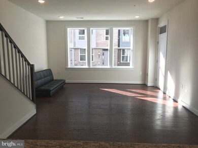 13353 Launders St, Herndon, VA 20171 - photo 5