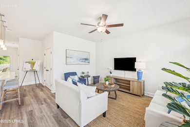 15SilverStreet-102FoxChase-IslandHouseMe