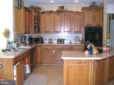 8415 Lanier Overlook Ct, Bristow, VA 20136 - photo 3