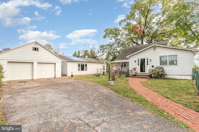 105 Oak Hill Dr, Middletown, PA 17057 - photo 2