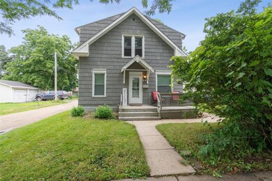 517 9th St SW, Cedar Rapids, IA 52404 - photo 2