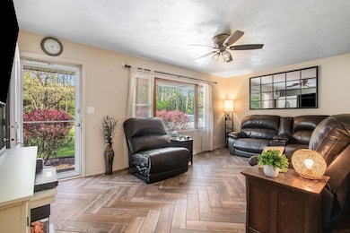 1750_3_LivingRm