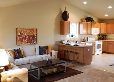 742 NW Green Forest Cir unit HS 23, Redmond, OR 97756 - photo 2