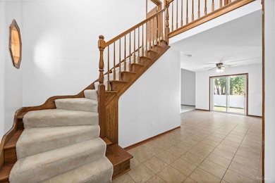 703 Avondale Ln, Aurora, IL 60504 - photo 2