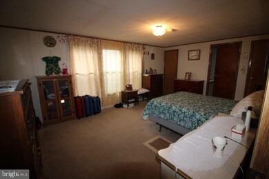 735 Aspen Cir, Red Hill, PA 18076 - photo 4