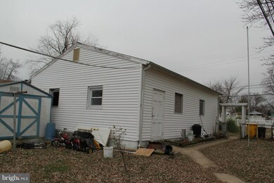 8571 Bay Rd, Pasadena, MD 21122 - photo 3