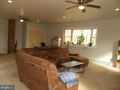 6342 Indian Creek Rd, Zionsville, PA 18092 - photo 3