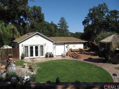 Guest quarters/Art studio, workshop has a view of 
