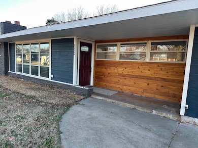 110 S Coolidge St, Enid, OK 73703 - photo 3