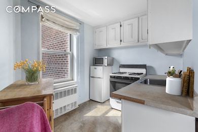 The Thornton Place unit 3J, Forest Hills, NY 11375 - photo 3